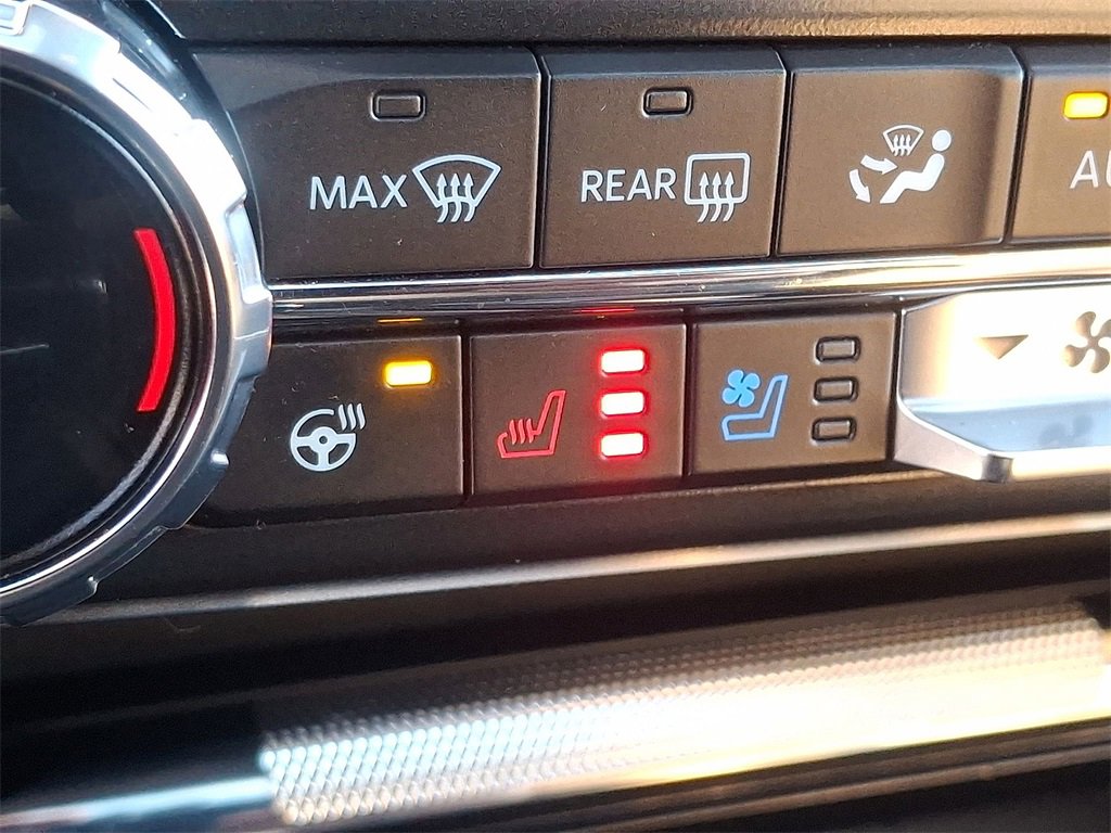 Certified 2022 Ford F150 Lariat w/ Equipment Group 502A High image 19