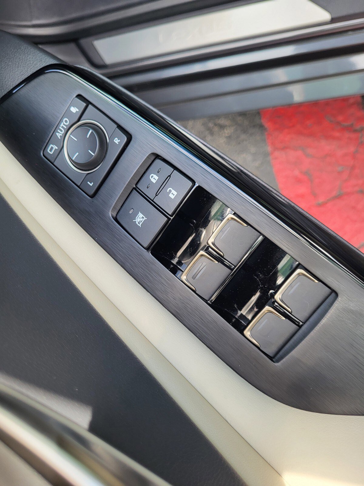 Used 2025 Lexus ES 350 Ultra Luxury w/ Accessory Package (Z1) image 18