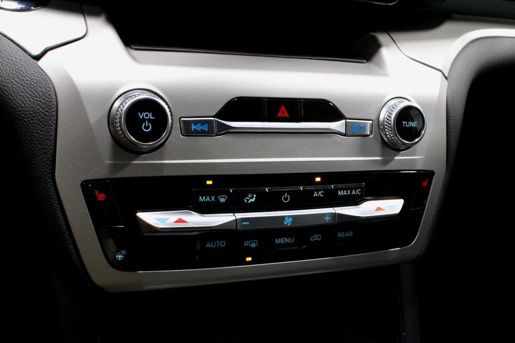 Certified 2022 Ford Explorer XLT w/ Equipment Group 202A image 32