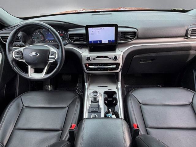 Certified 2022 Ford Explorer XLT w/ Equipment Group 202A image 4