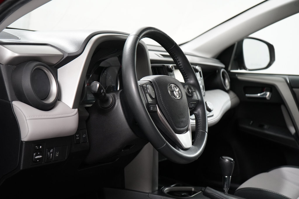 Used 2018 Toyota RAV4 XLE AWD/4WD image 14