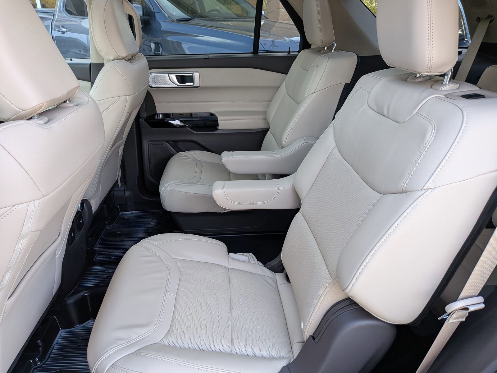 Certified 2023 Ford Explorer Platinum w/ Technology Package image 15