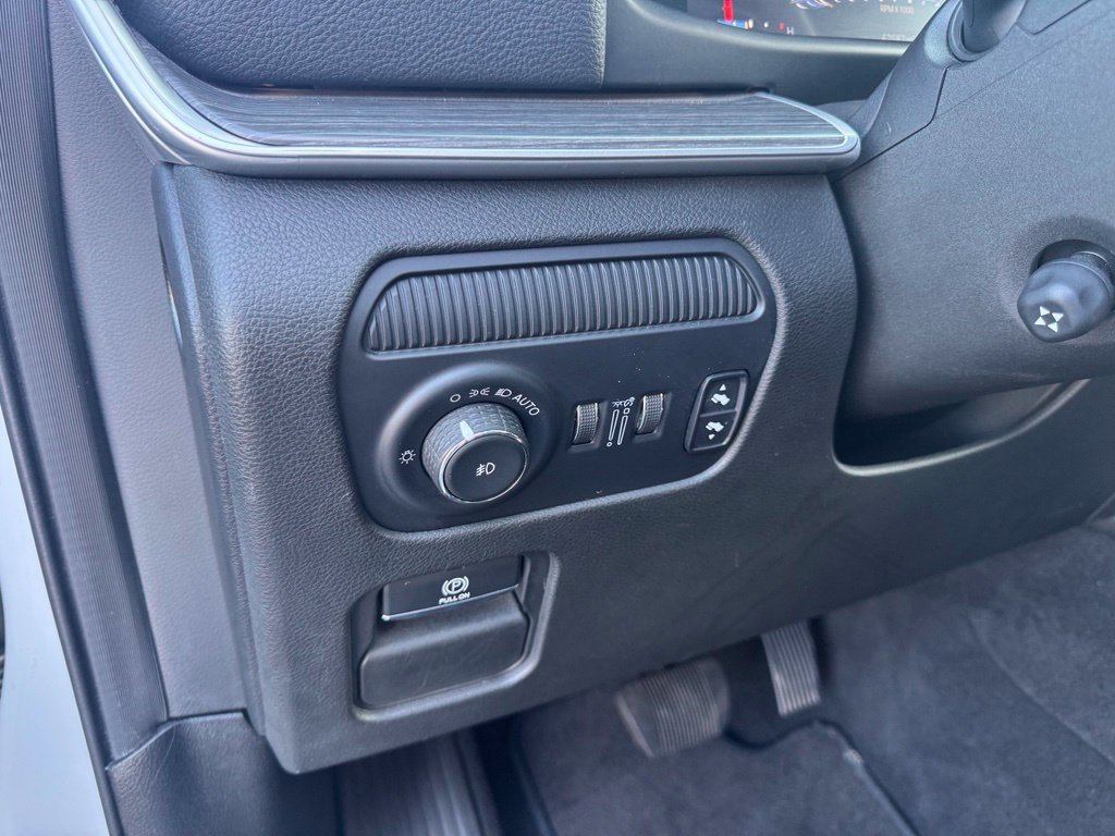 Used 2023 Jeep Wagoneer Series III w/ Preferred Equipment Group AWD/4WD image 4