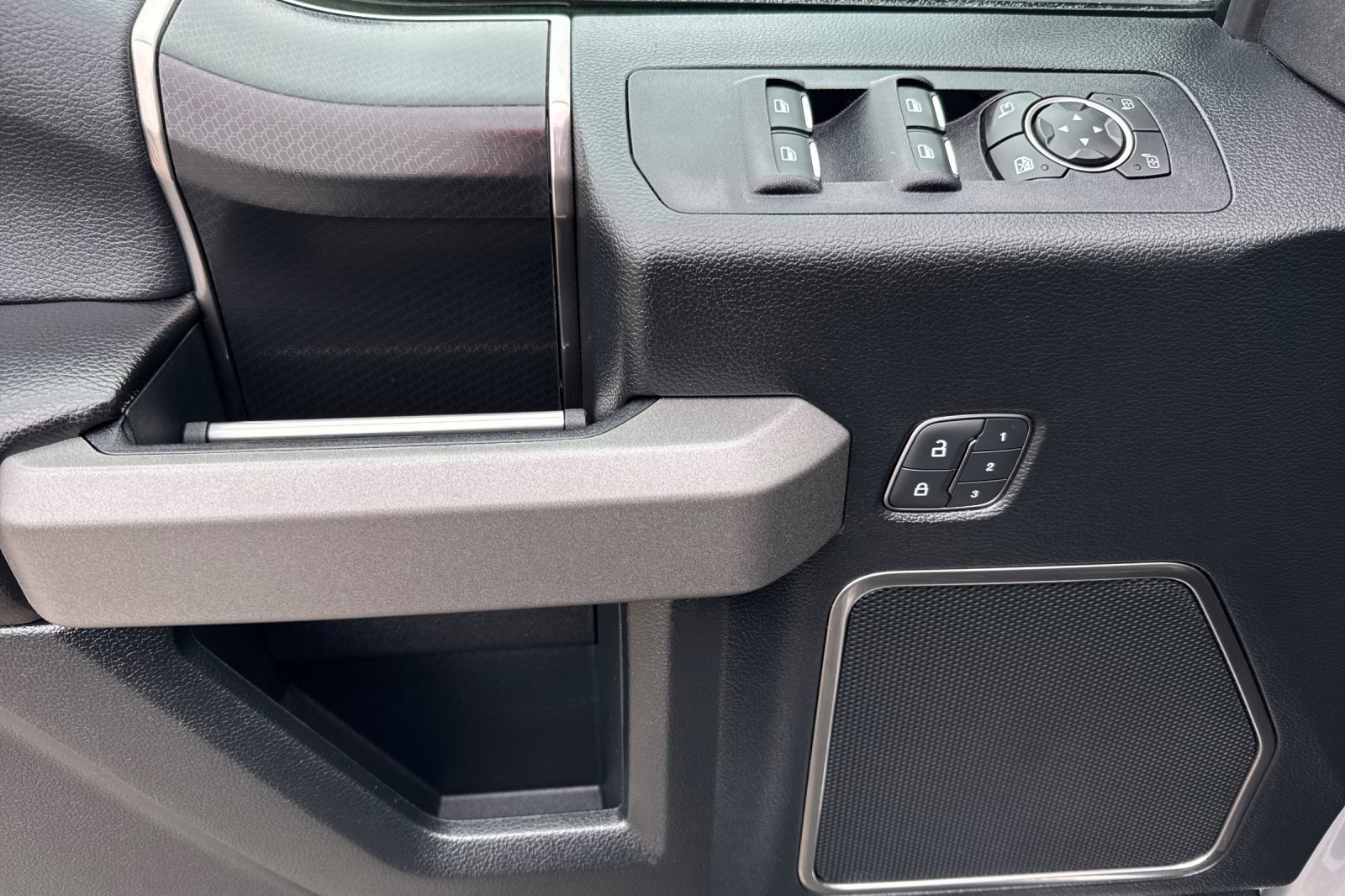 Certified 2018 Ford F150 Raptor w/ Equipment Group 802A Luxury image 12