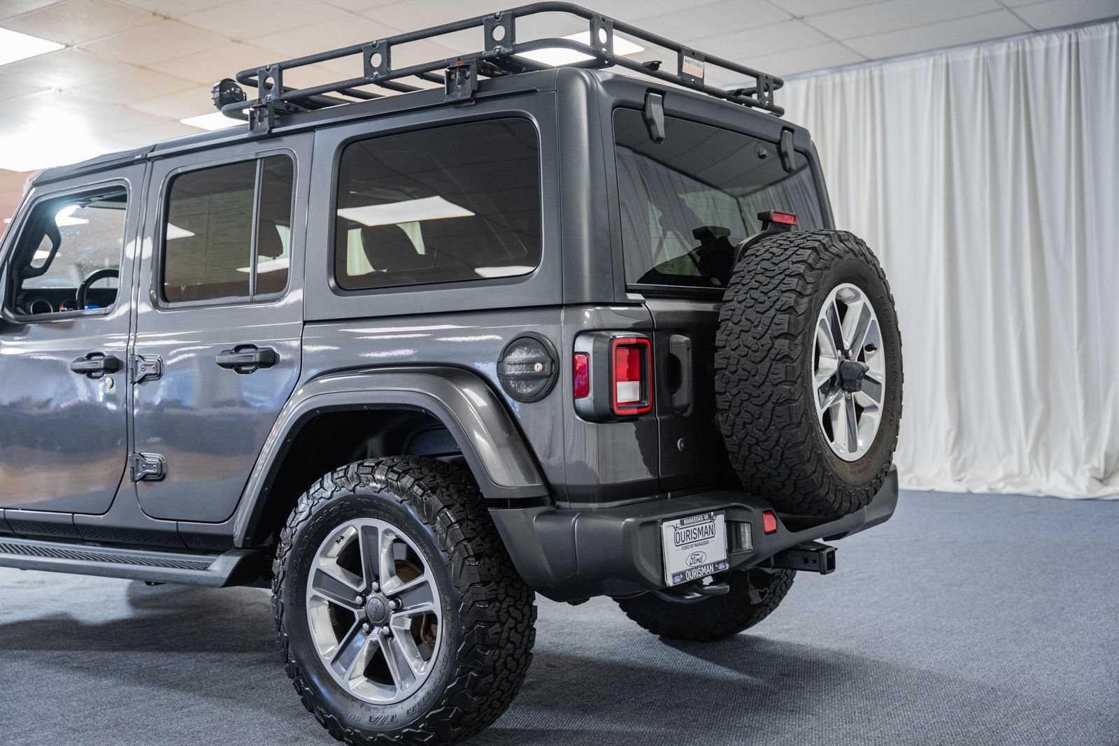 Used 2018 Jeep Wrangler Unlimited Sahara AWD/4WD image 6