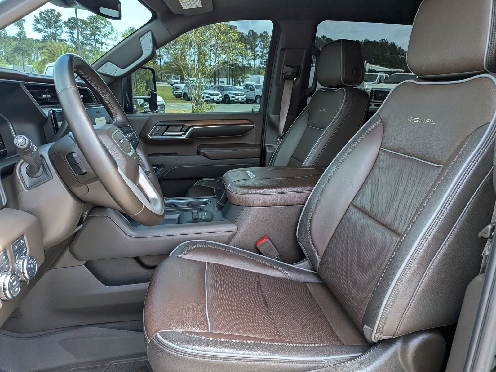 Used 2024 GMC Sierra 2500 Denali w/ Max Trailering Package AWD/4WD image 11