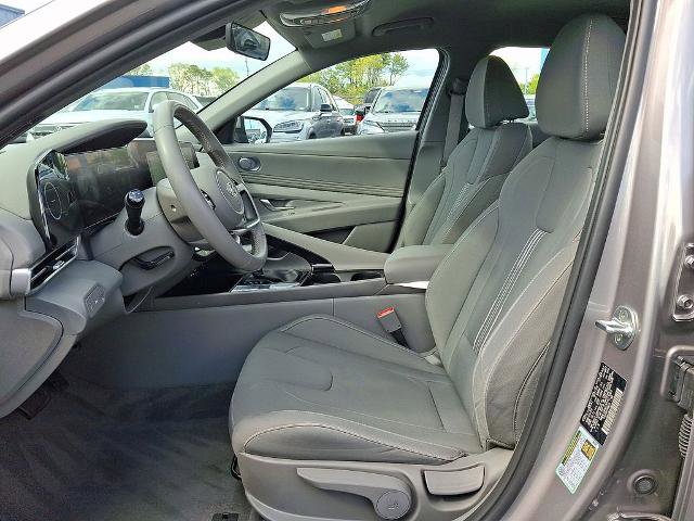Used 2023 Hyundai Elantra SEL w/ Convenience Package FWD image 13