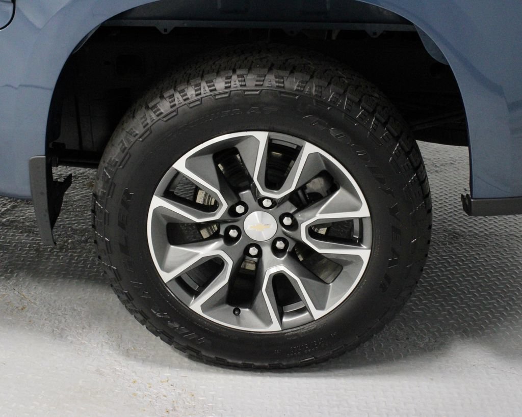 Used 2024 Chevrolet Silverado 1500 LT AWD/4WD image 18