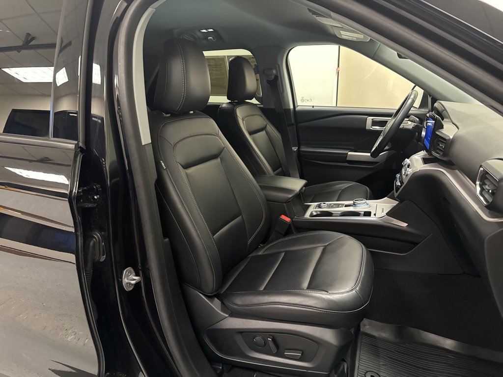 Certified 2023 Ford Explorer XLT w/ Equipment Group 202A image 28