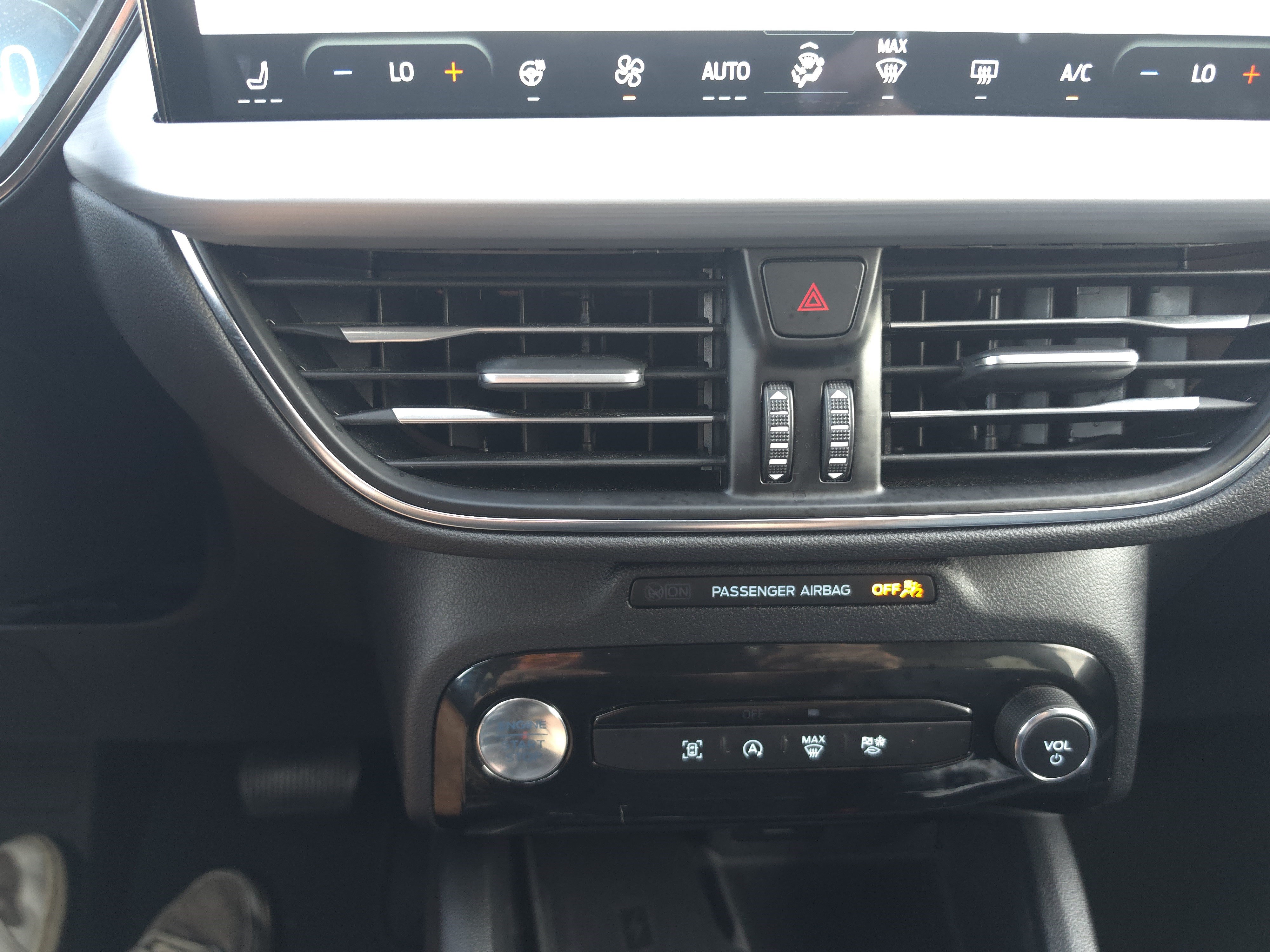 Certified 2025 Ford Escape Platinum AWD/4WD image 19