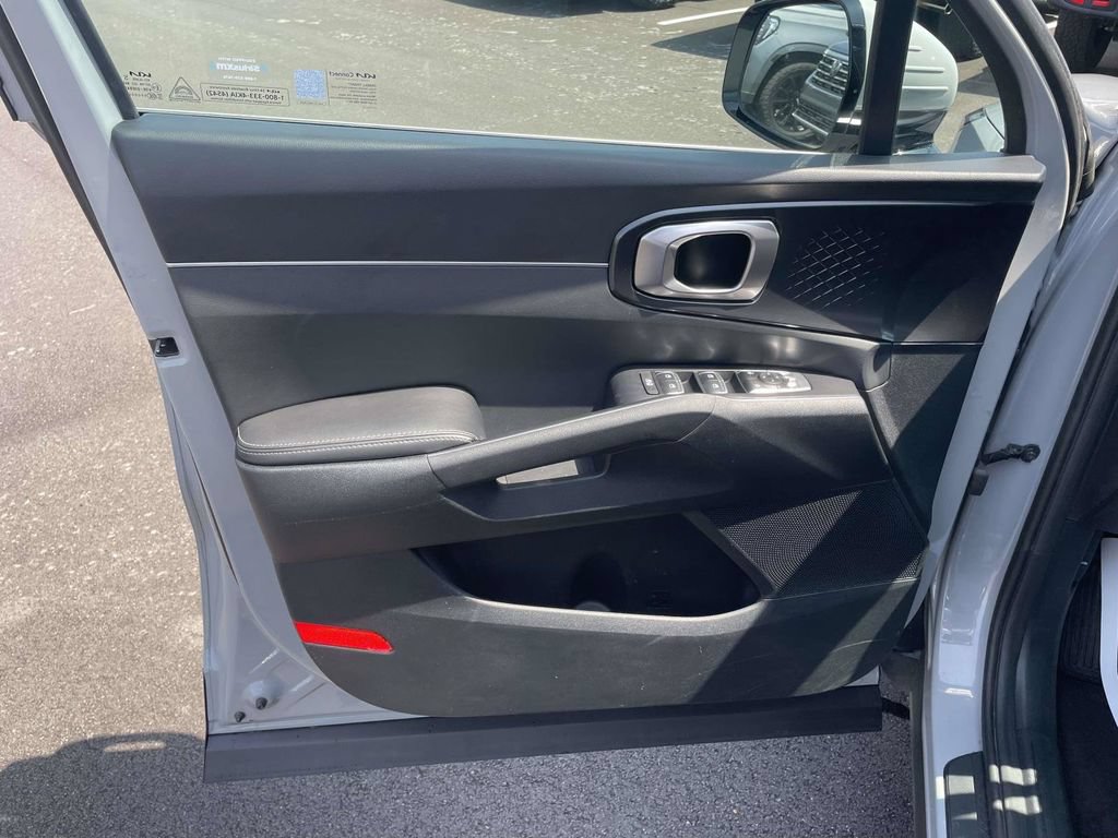 Used 2025 Kia Sorento S w/ Panoramic Sunroof Package FWD image 15