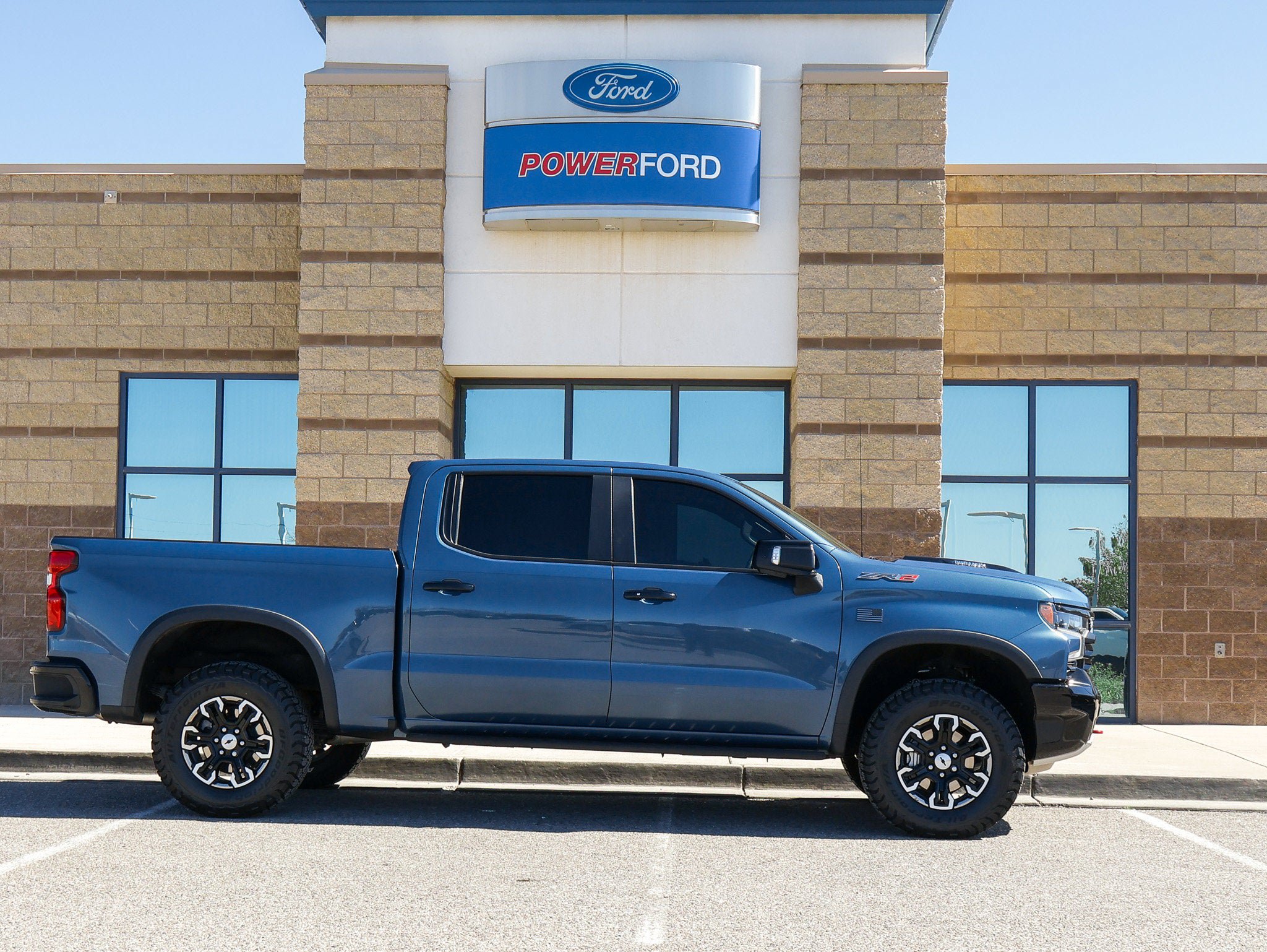 Used 2024 Chevrolet Silverado 1500 ZR2 w/ Technology Package AWD/4WD image 5
