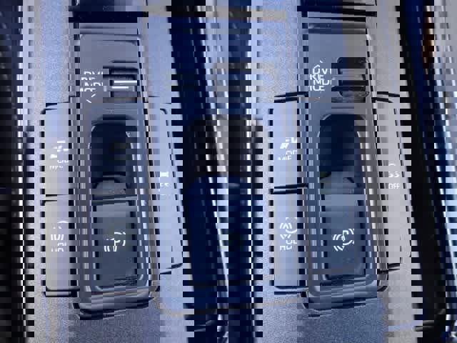 Used 2023 Toyota Prius XLE image 32