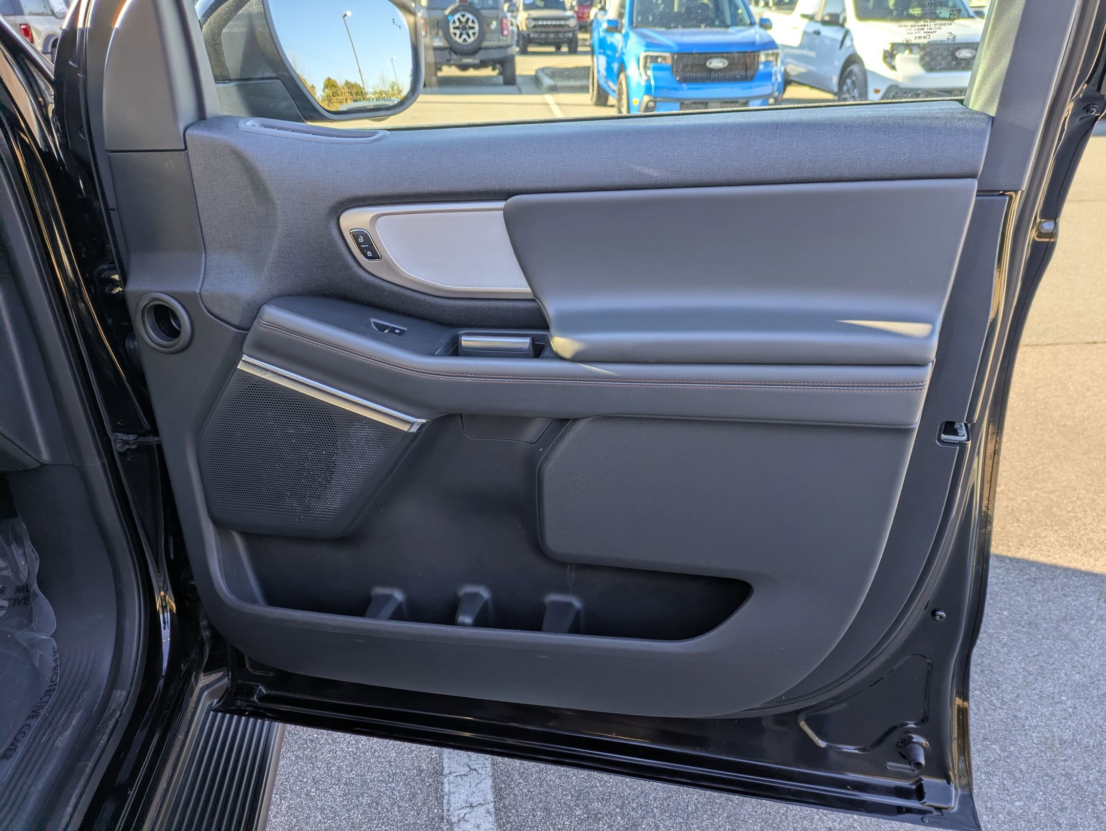 Certified 2025 Ford Expedition Active image 38