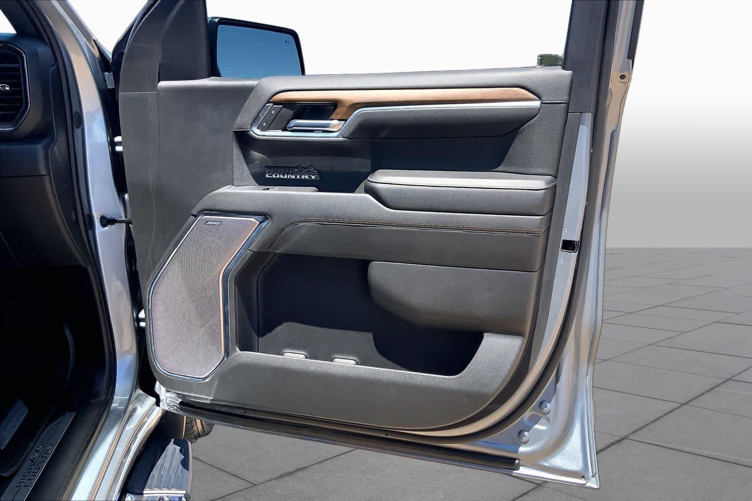 Used 2024 Chevrolet Silverado 1500 High Country w/ High Country Premium Package AWD/4WD image 23