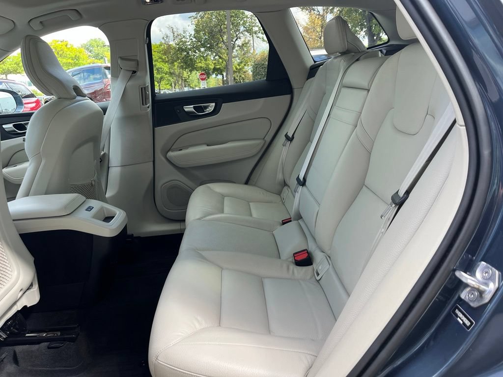 Used 2021 Volvo XC60 T5 Momentum w/ Advanced Package AWD/4WD image 13