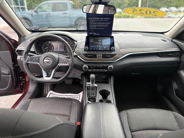 Used 2025 Nissan Altima 2.5 SV FWD image 13
