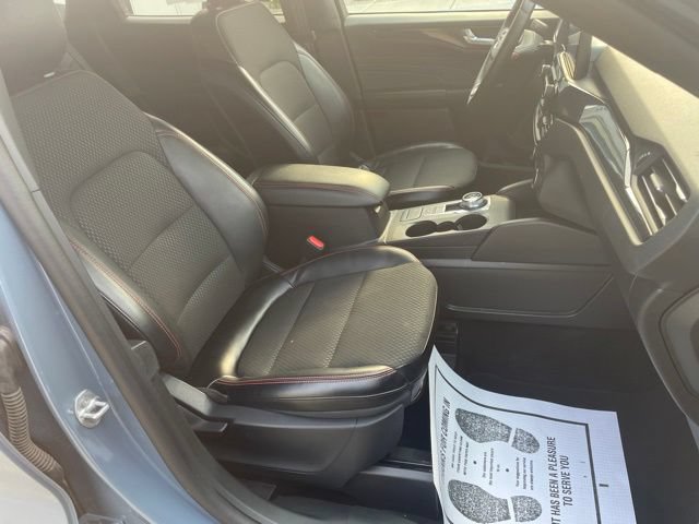 Certified 2025 Ford Escape ST-Line Select AWD/4WD image 24