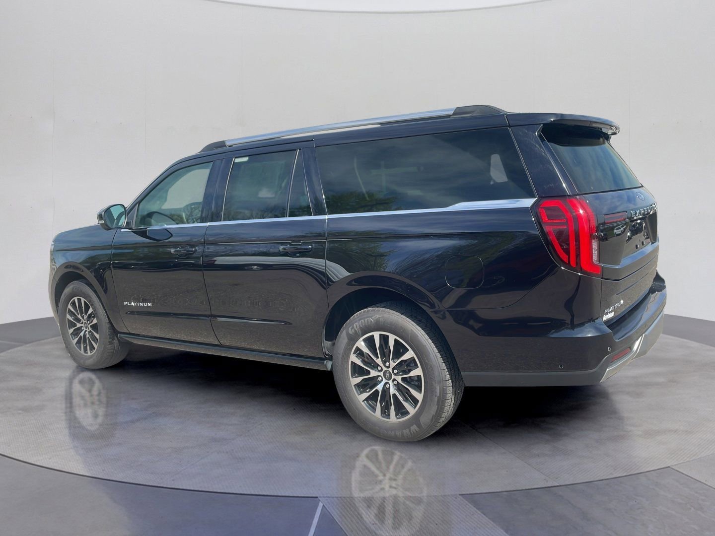 Certified 2025 Ford Expedition Max Platinum AWD/4WD image 3