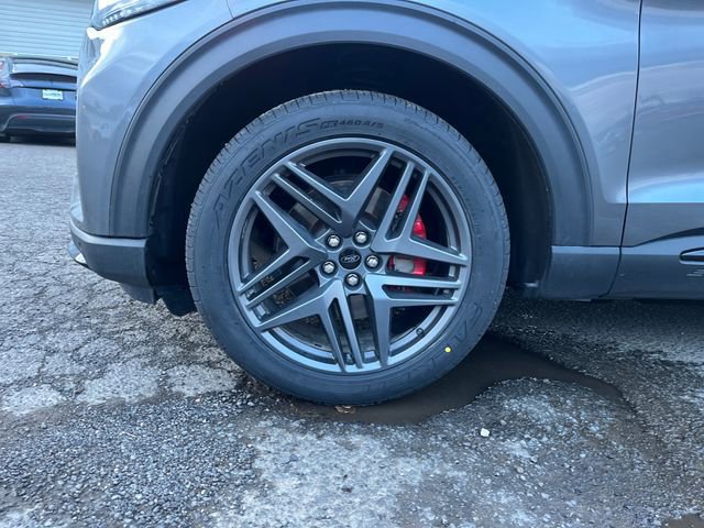 Certified 2025 Ford Explorer ST image 27