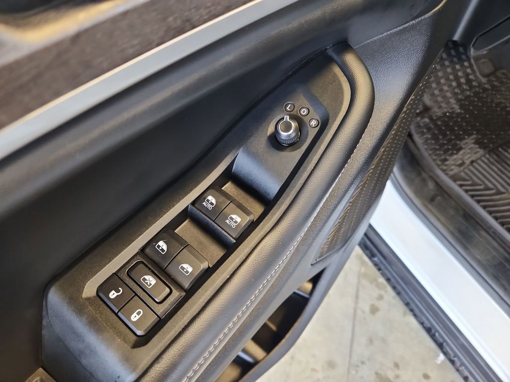 Used 2023 Jeep Grand Cherokee Limited w/ Luxury Tech Group II image 20