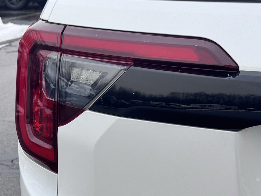 Used 2022 GMC Acadia SLT w/ Elevation Edition image 11