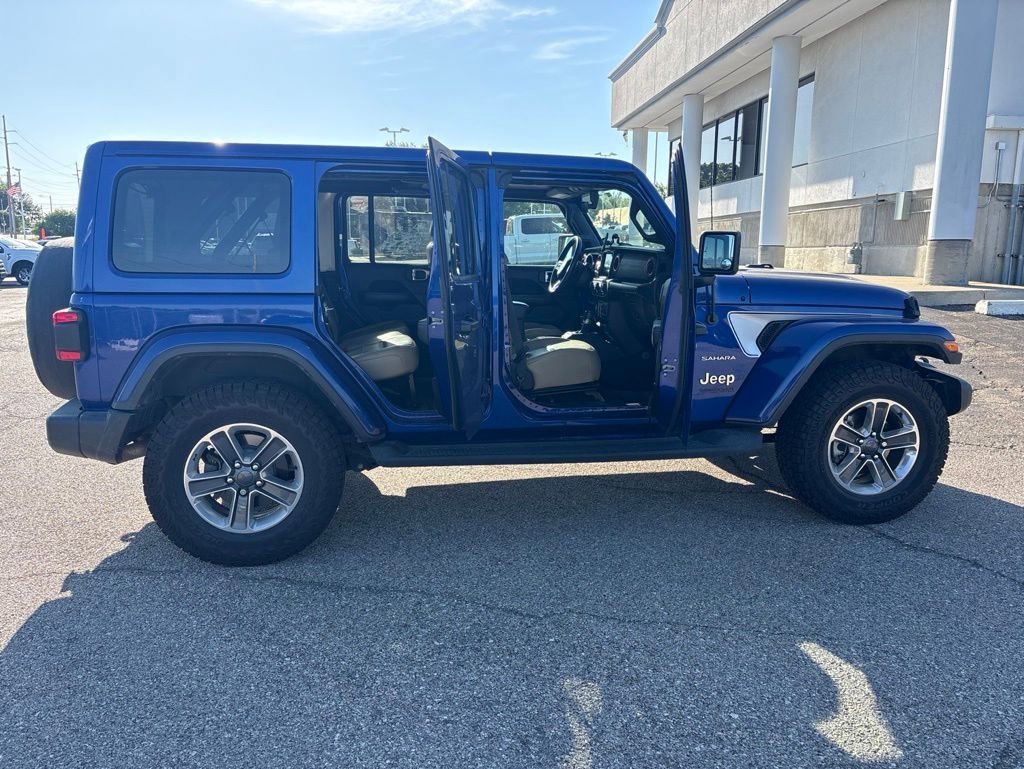Used 2018 Jeep Wrangler Unlimited Sahara AWD/4WD image 7
