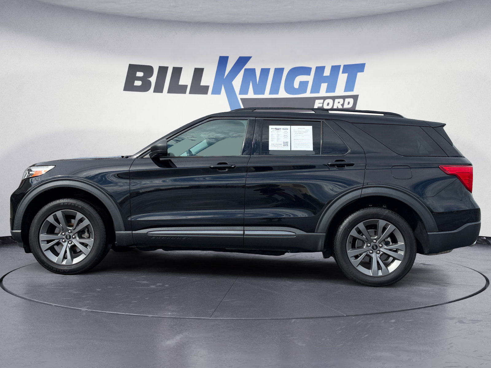 Certified 2021 Ford Explorer XLT w/ Equipment Group 202A AWD/4WD image 2