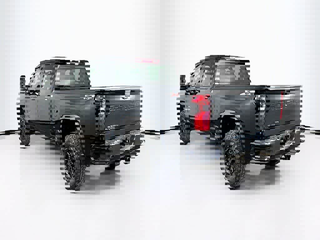 Used 2023 Chevrolet Silverado 2500 W/T image 3