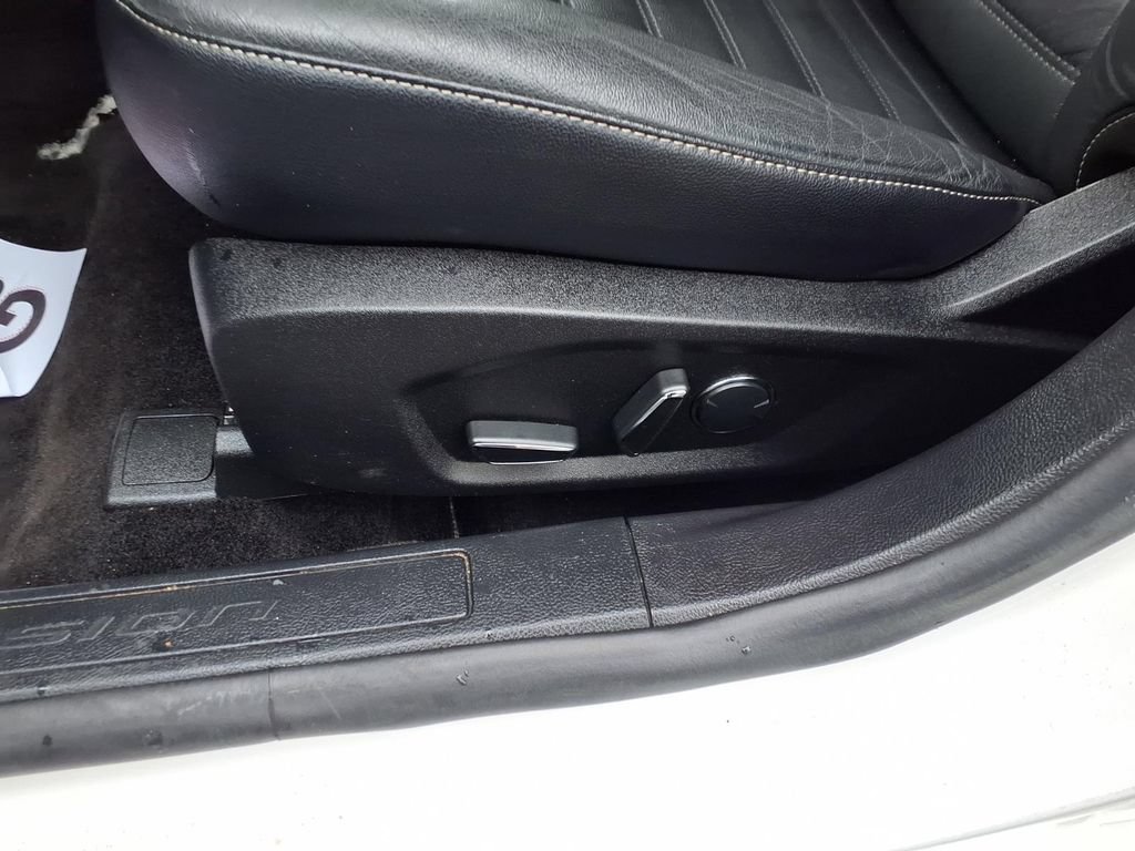 Certified 2018 Ford Fusion SE w/ Fusion SE Technology Package FWD image 24
