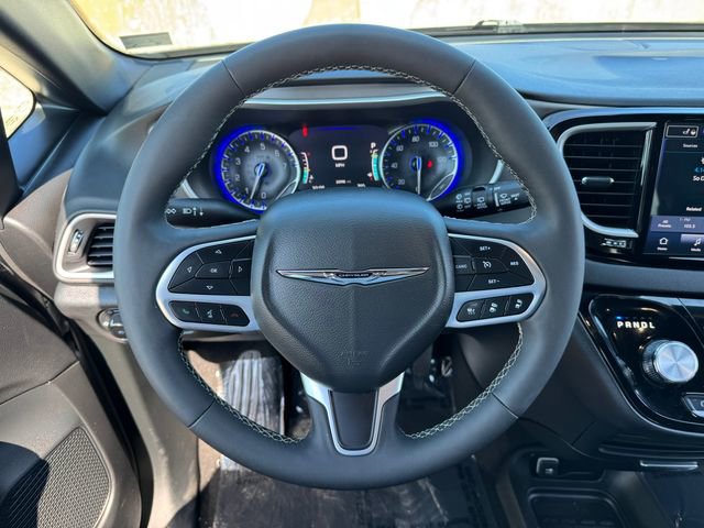 Used 2025 Chrysler Pacifica Select FWD image 22