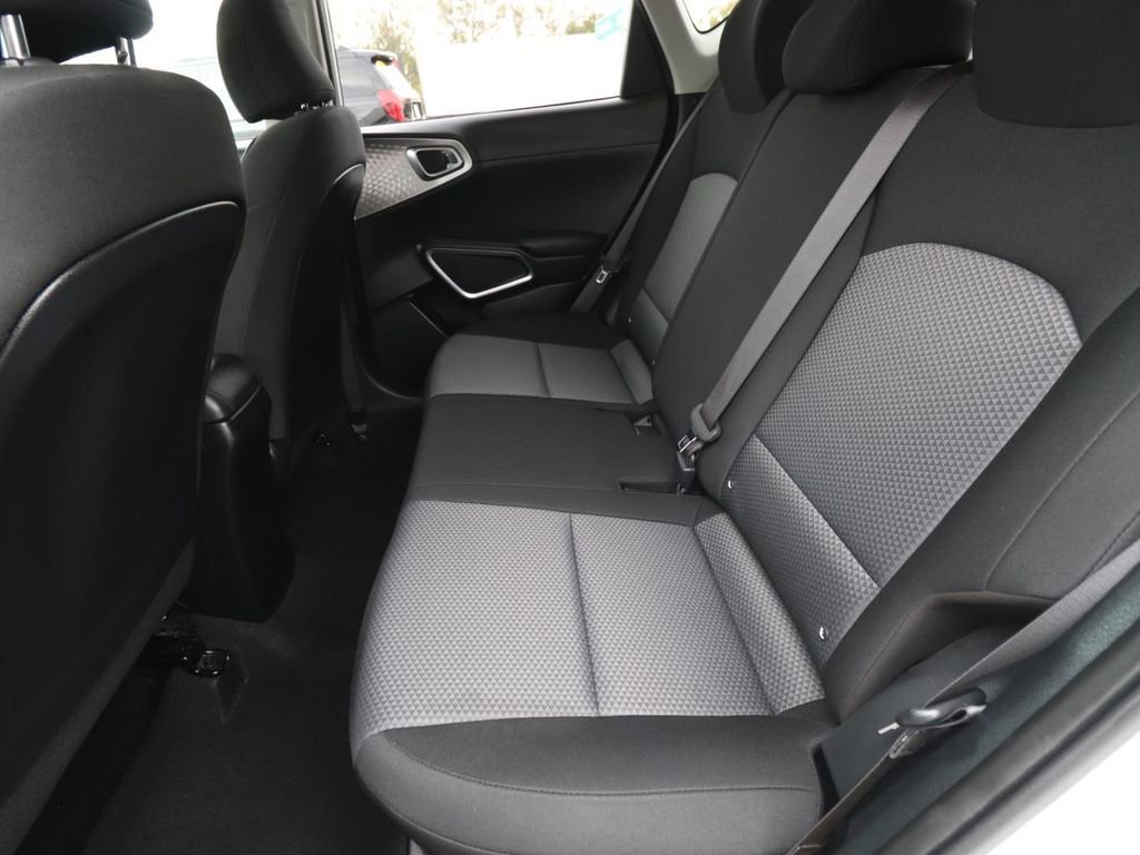 Used 2025 Kia Soul LX w/ LX Technology Package image 9