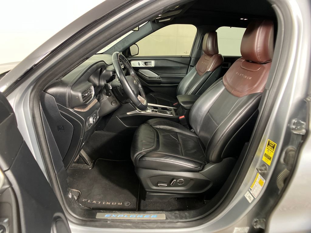 Certified 2020 Ford Explorer Platinum w/ Premium Technology Package image 30