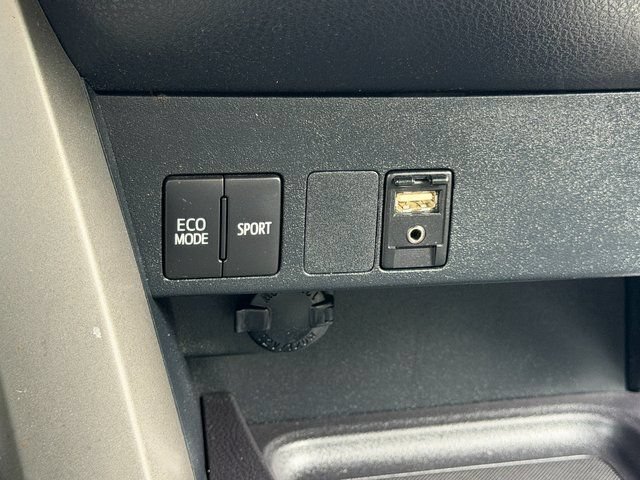 Used 2018 Toyota RAV4 LE FWD image 19