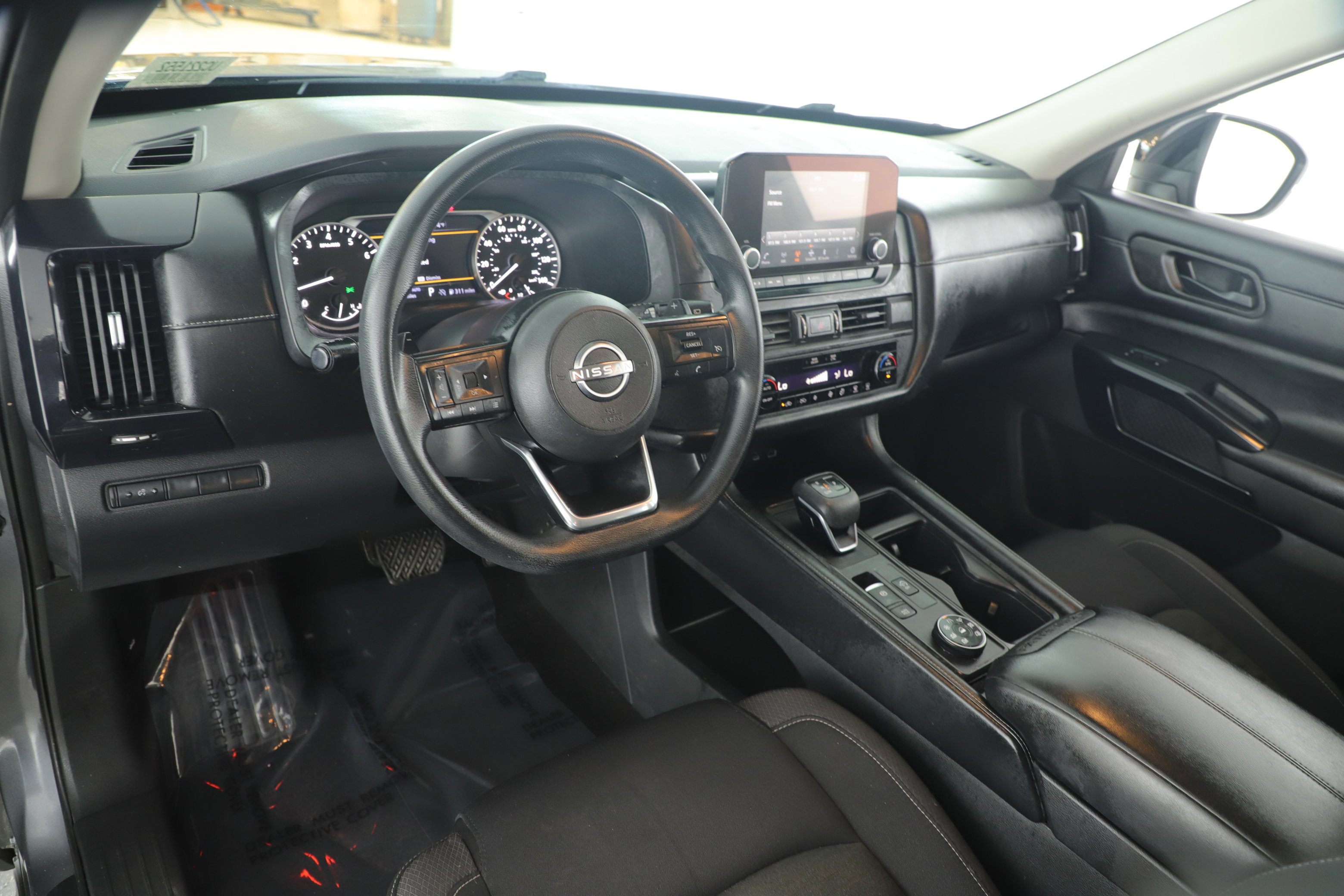 Used 2023 Nissan Pathfinder S image 13