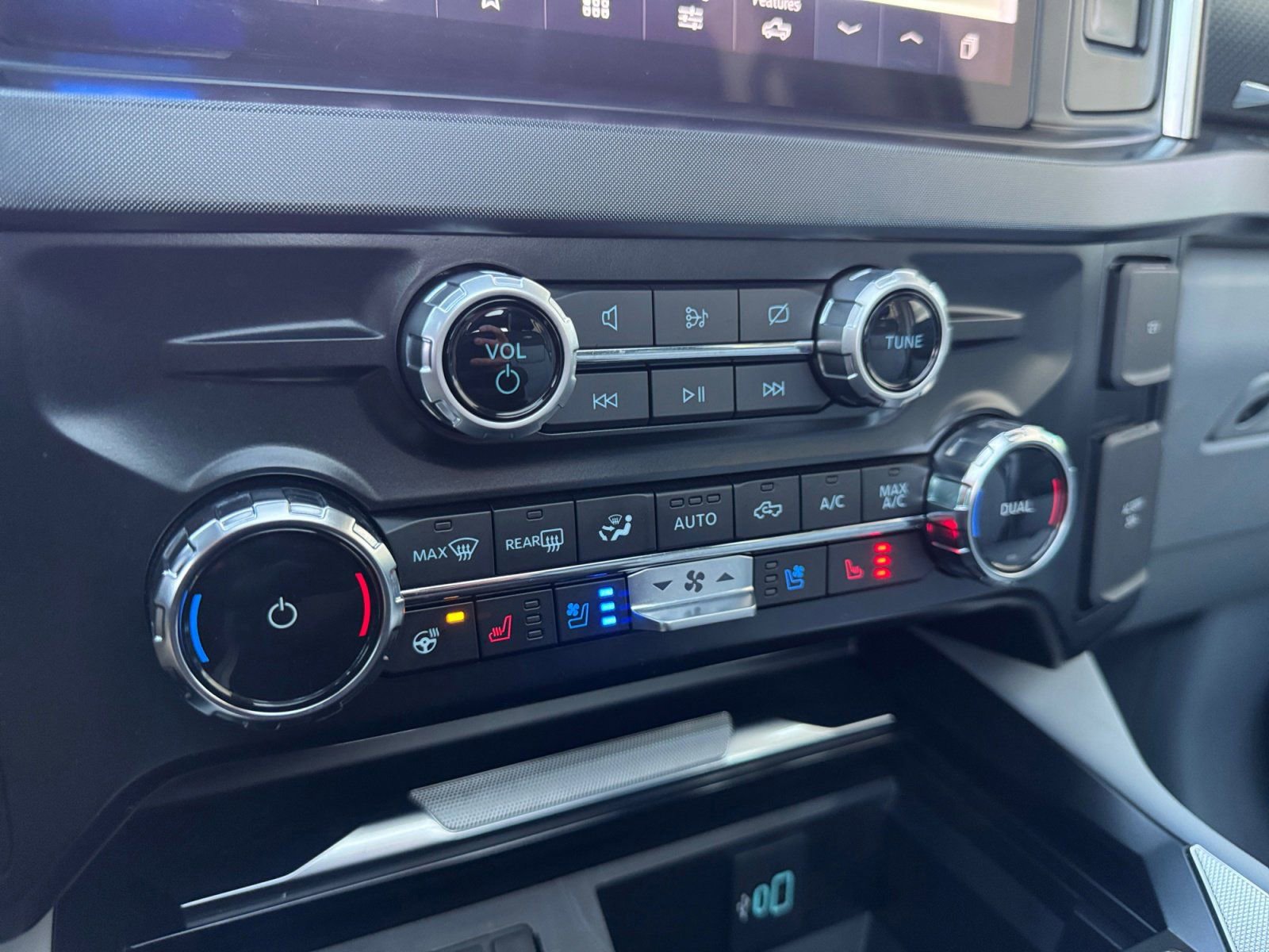 Certified 2024 Ford F250 Limited w/ FX4 Off-Road Package image 30