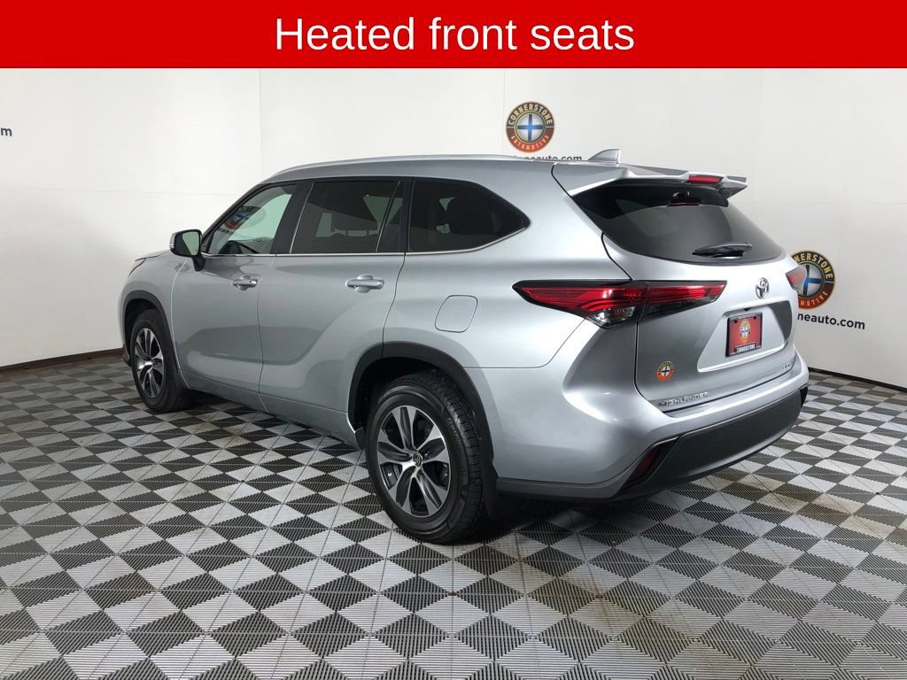 Used 2023 Toyota Highlander XLE AWD/4WD image 19