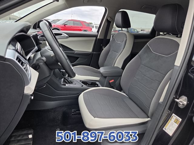 Used 2025 Volkswagen Taos SE FWD image 9