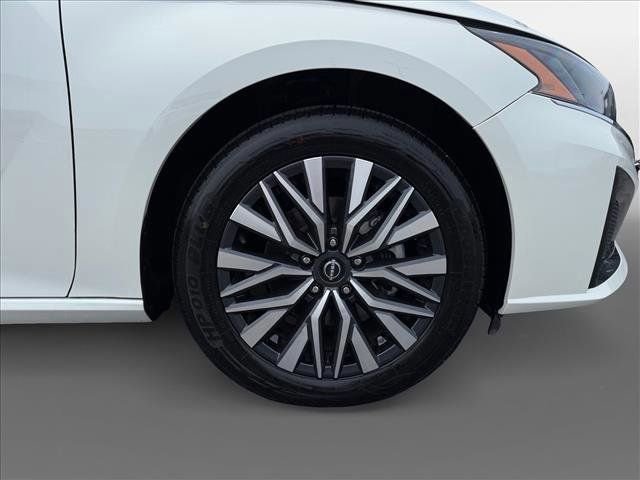 Used 2024 Nissan Altima 2.5 SV image 10