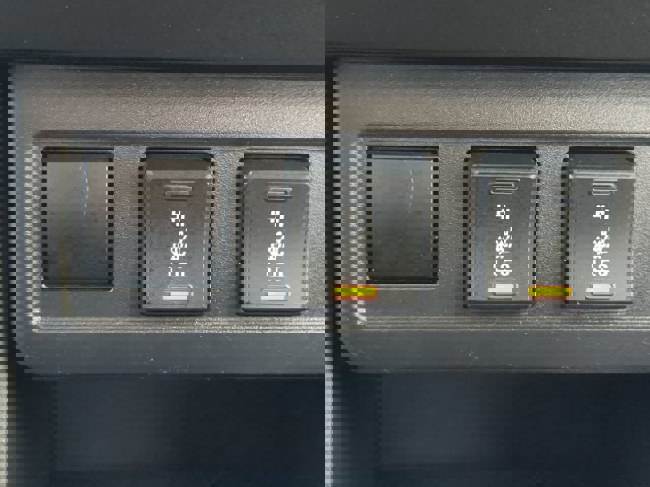 Used 2023 Toyota Corolla Cross XLE w/ Convenience Package image 22