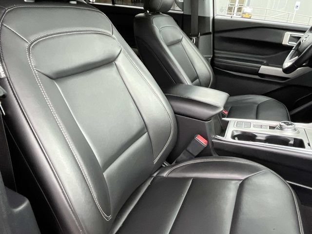 Certified 2022 Ford Explorer XLT w/ Equipment Group 202A RWD image 33