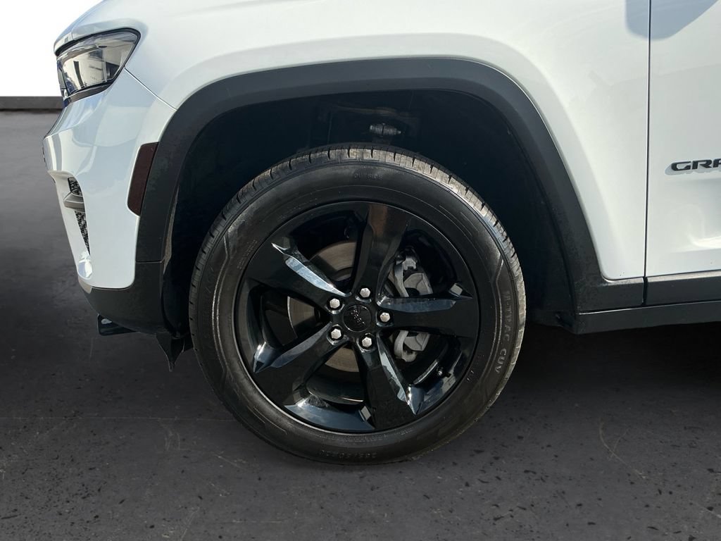 Used 2022 Jeep Grand Cherokee Altitude AWD/4WD image 13