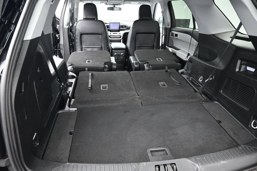 Certified 2023 Ford Explorer XLT w/ Equipment Group 202A RWD image 11