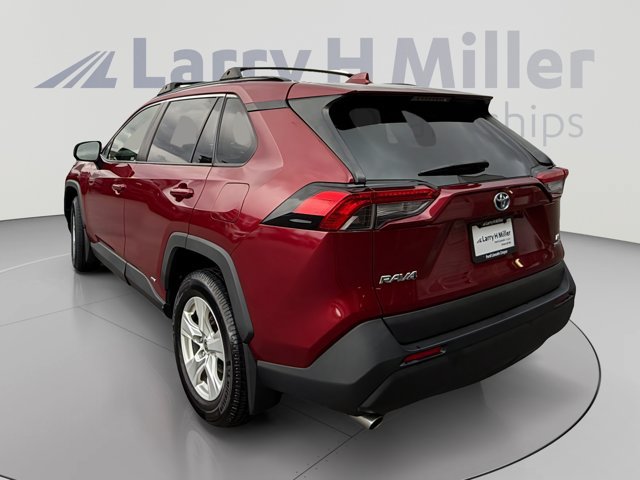 Used 2020 Toyota RAV4 LE w/ Carpet Mat Package AWD/4WD image 3