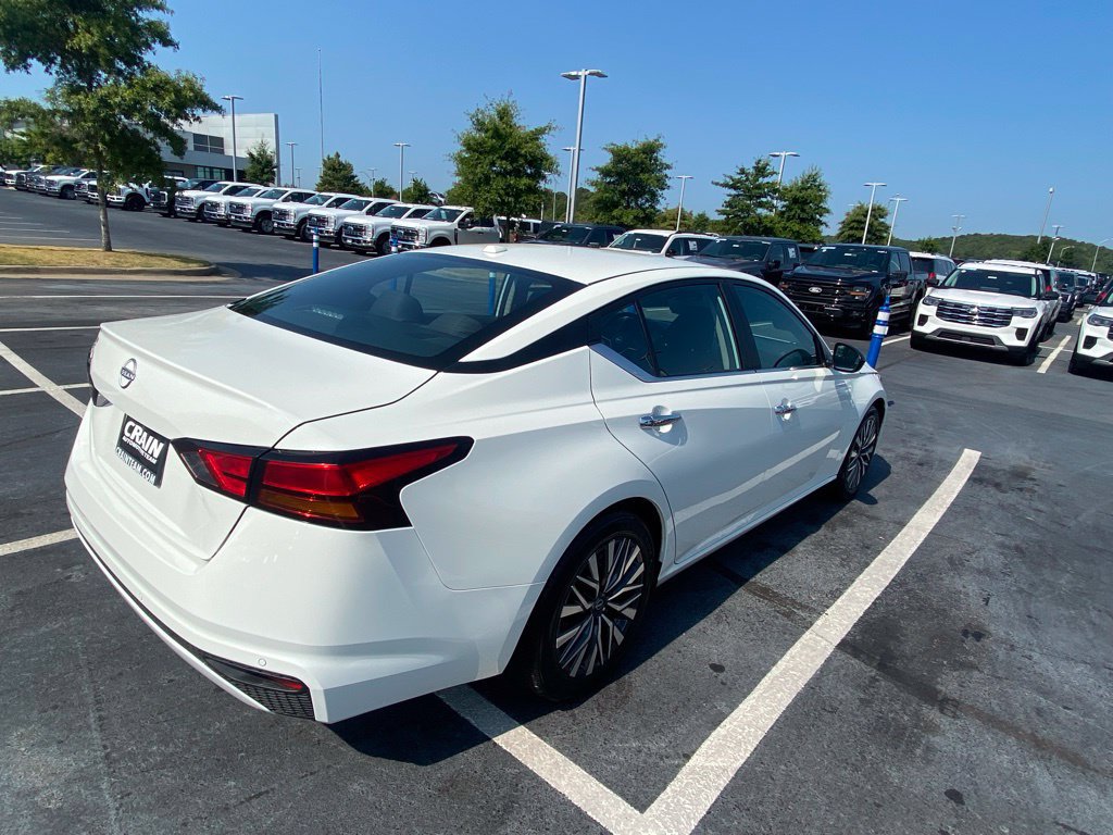 Used 2025 Nissan Altima 2.5 SV FWD image 7
