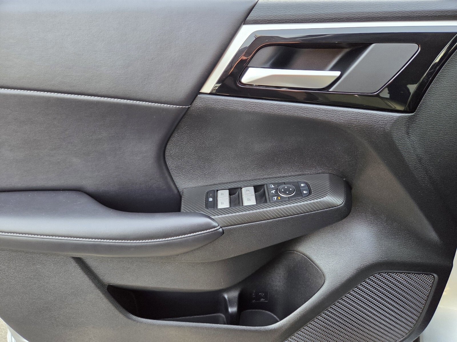 Used 2024 Mitsubishi Outlander 4WD Plug-In Hybrid image 18