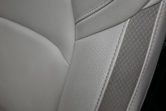 Used 2025 Nissan Pathfinder SL FWD image 13