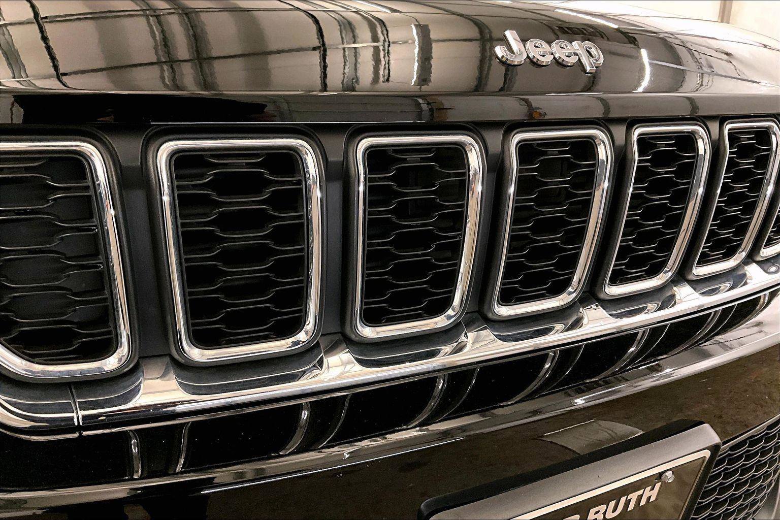 Used 2023 Jeep Grand Cherokee Laredo image 29