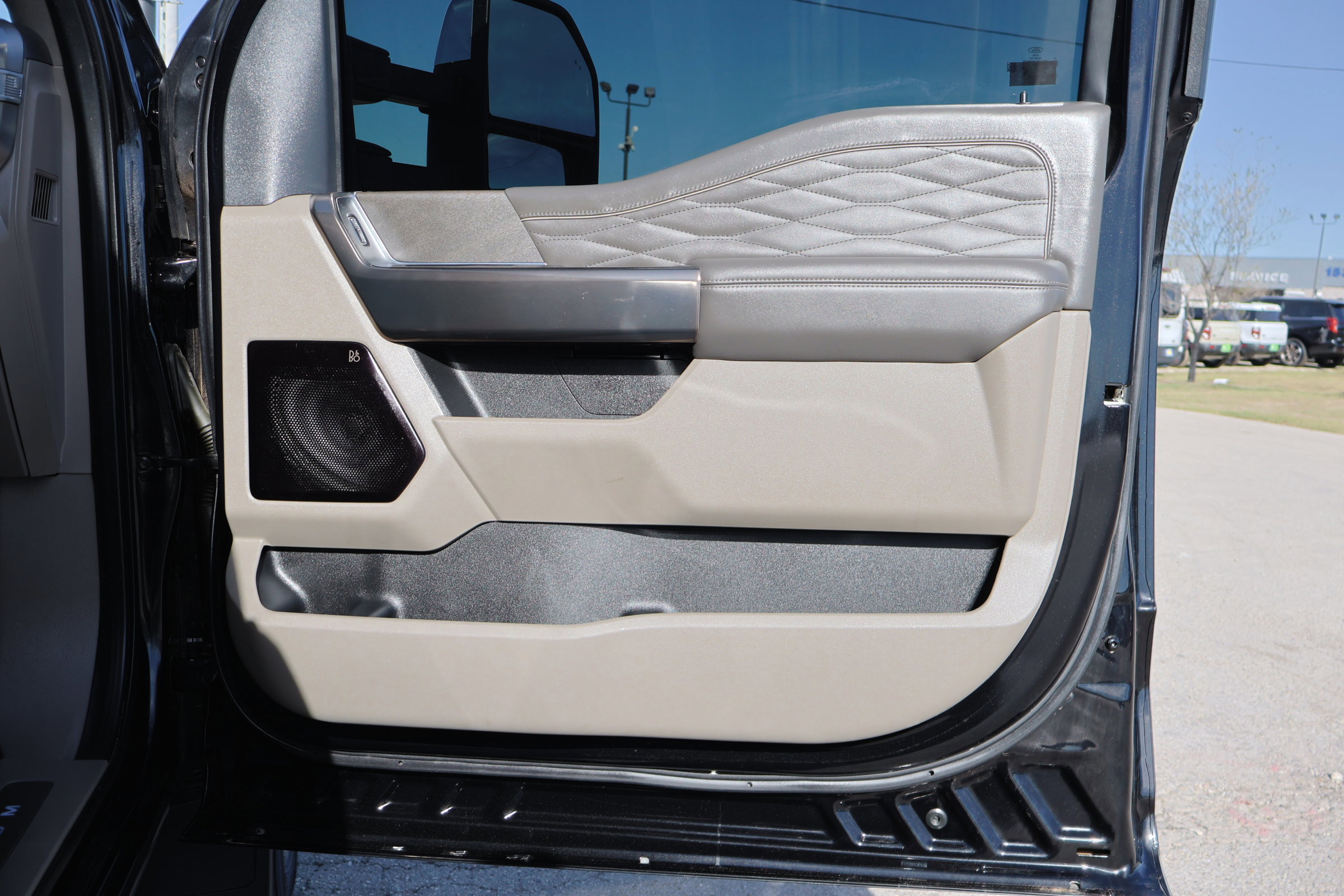 Certified 2025 Ford F350 Platinum w/ Platinum Plus Package image 39