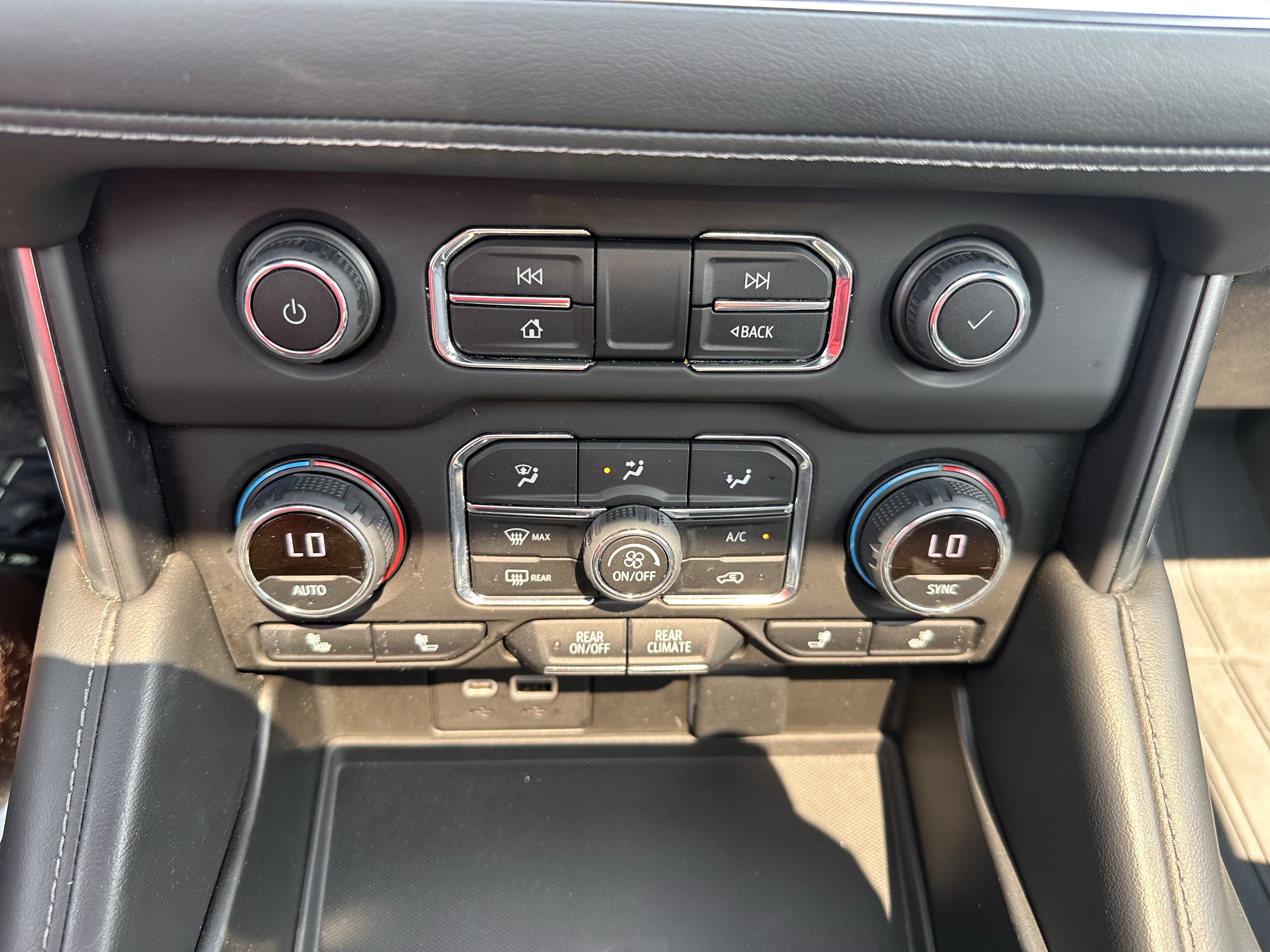 Used 2022 Chevrolet Tahoe LT w/ Luxury Package AWD/4WD image 26